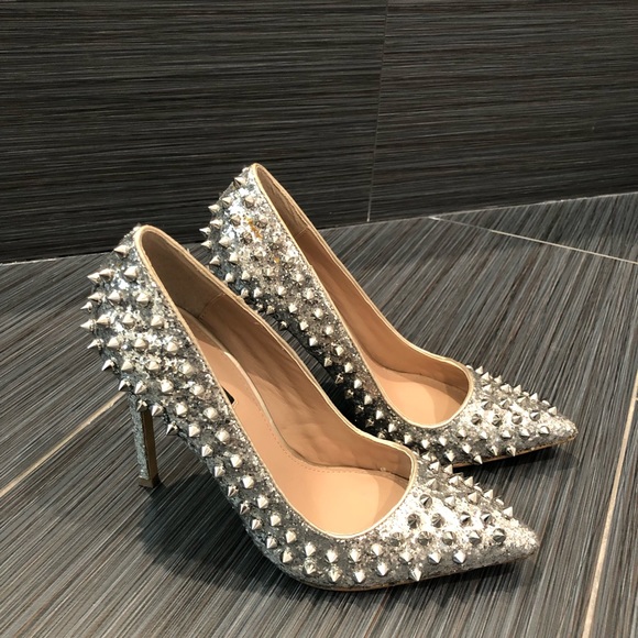 Spiky Silver Pumps - Picture 3 of 5